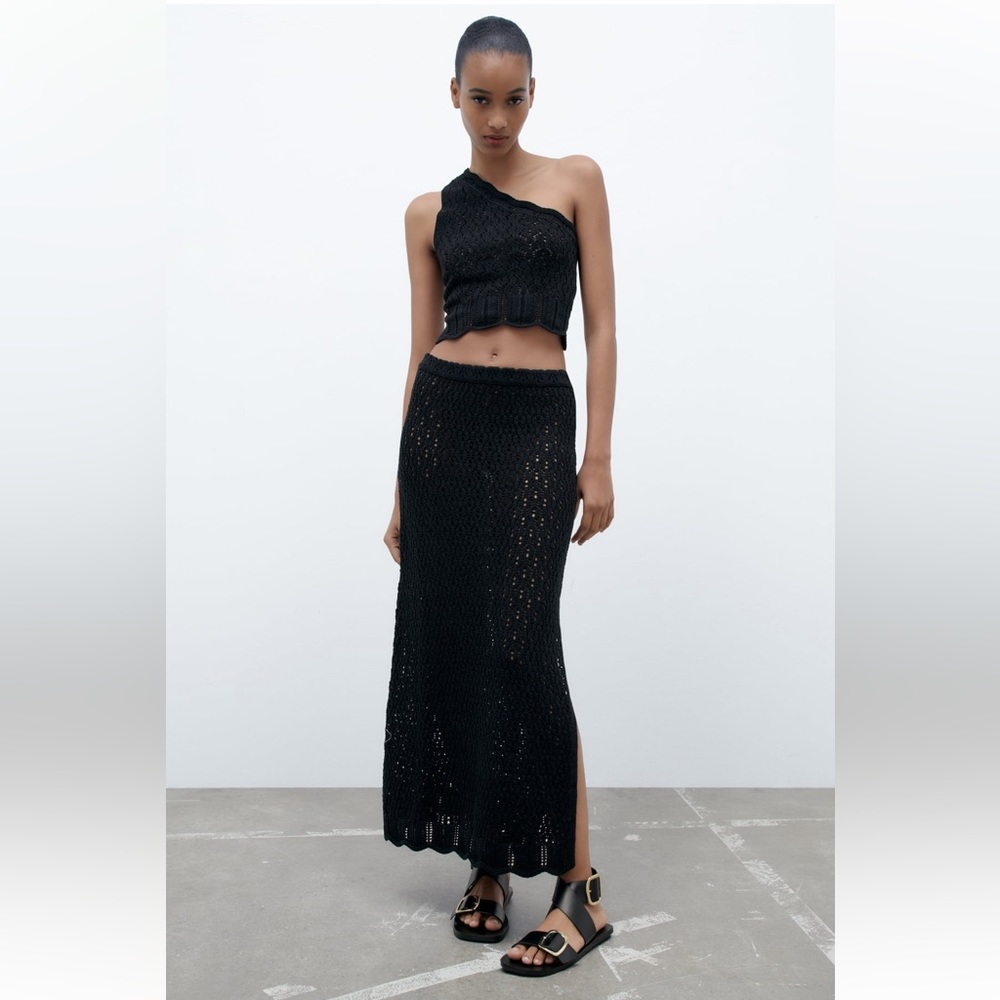 Zara LONG POINTELLE KNIT SKIRT. Black. Size S. New with Tags.